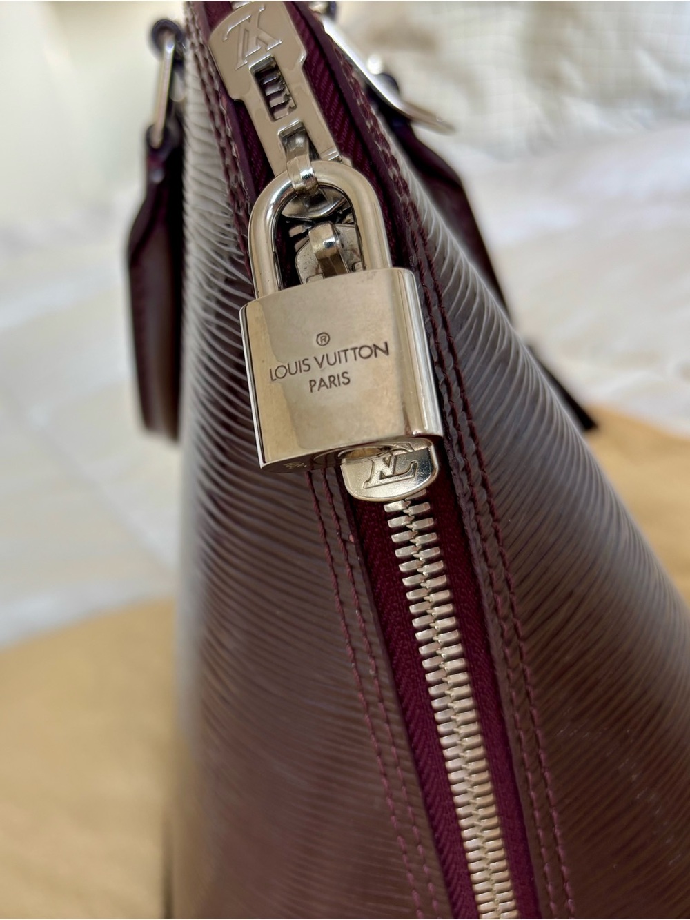 Louis Vuitton Burgundy Alma BB Epi Leather Satchel with Strap - Picture 2 of 13